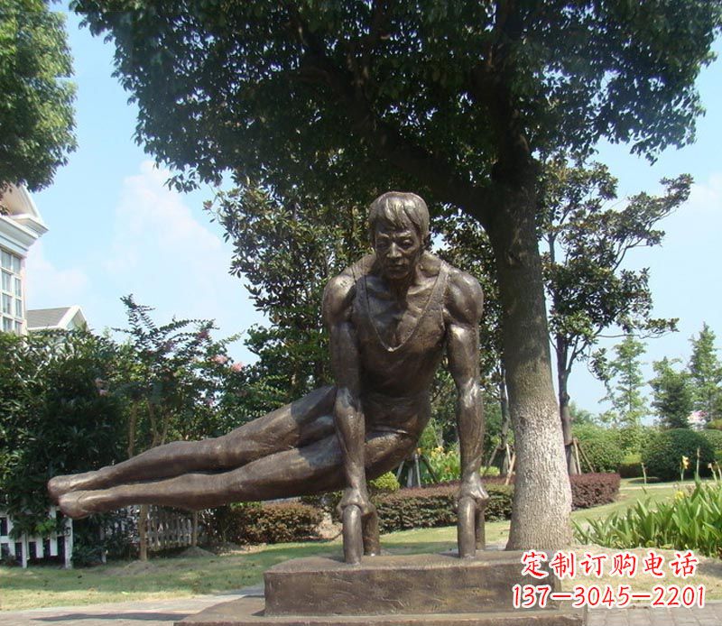 泰安集运动员精神于一身的铜雕