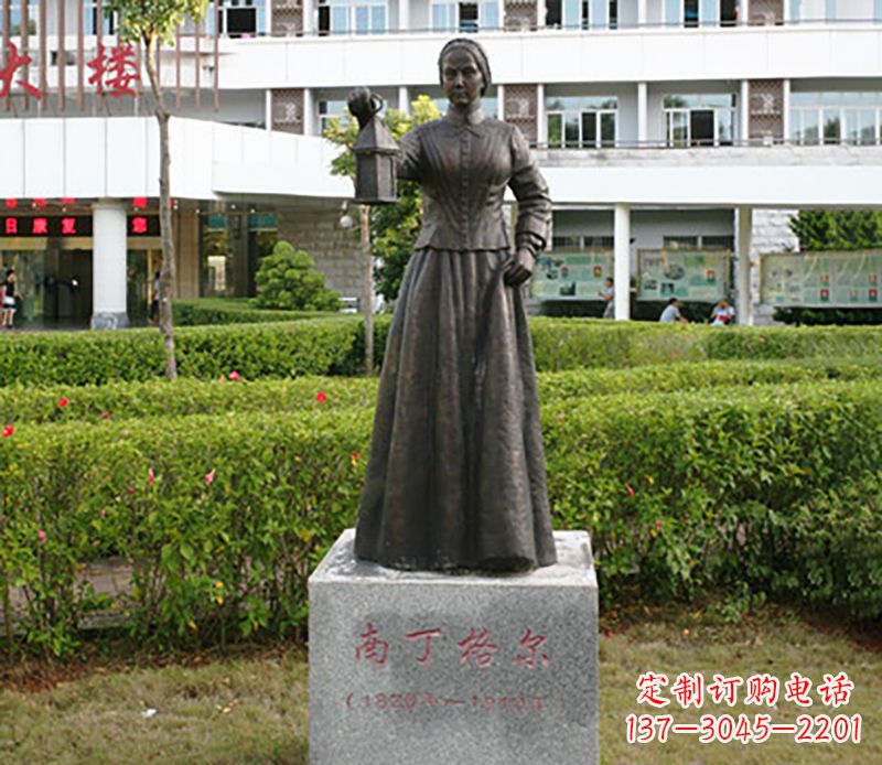 泰安静谧中的南丁格尔铜雕
