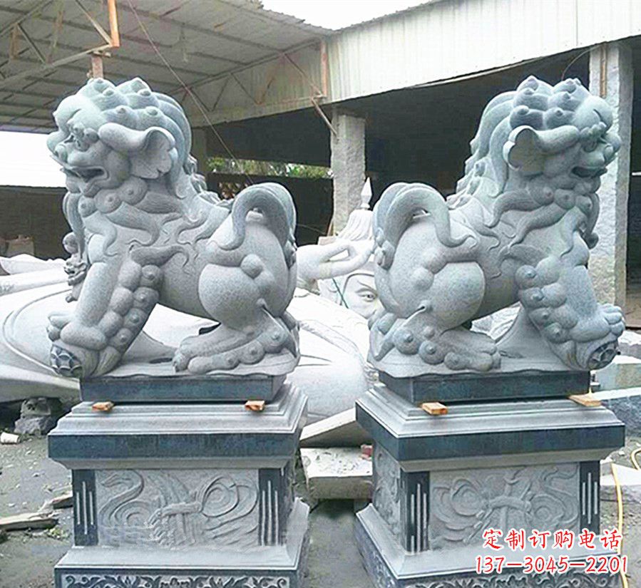 泰安南方狮子献钱狮石雕,精美狮子雕塑为您庆祝