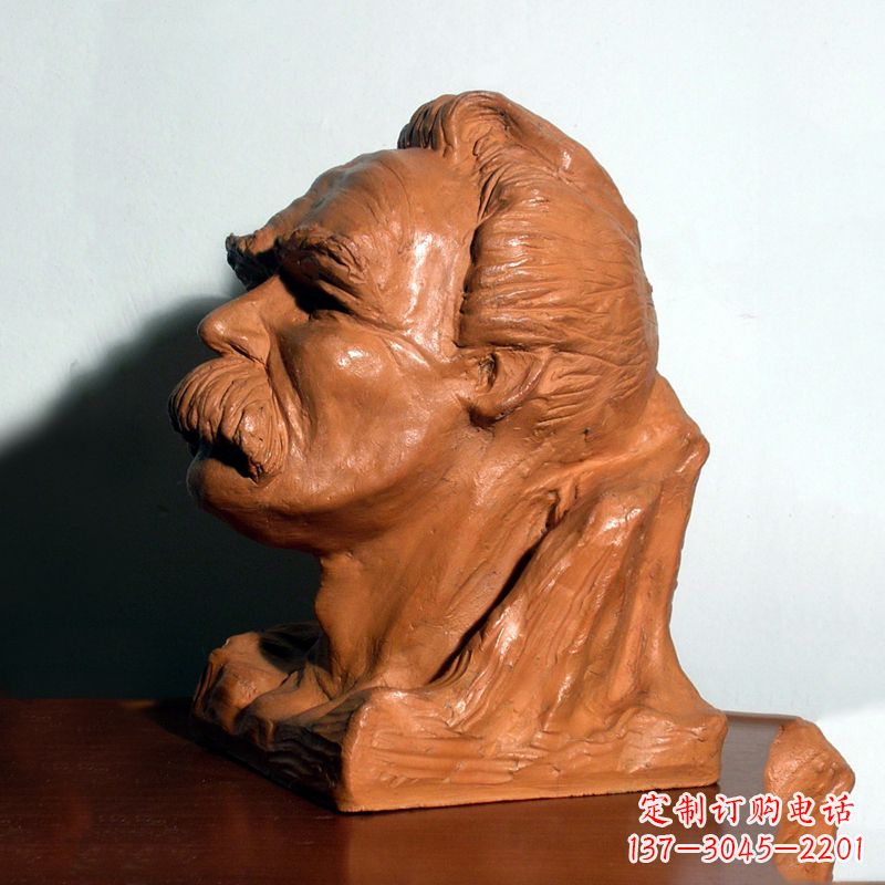 泰安以尼采为原型的雕塑头像