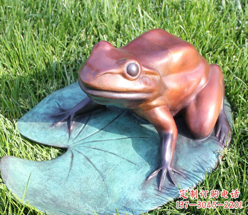 泰安复古古典之美,荷叶青蛙雕塑