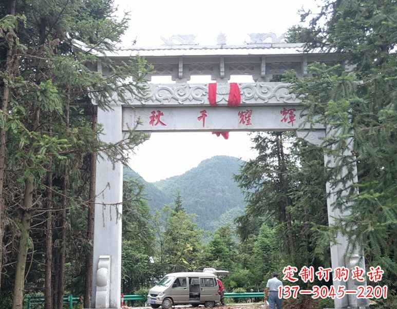 泰安牌坊上的石雕