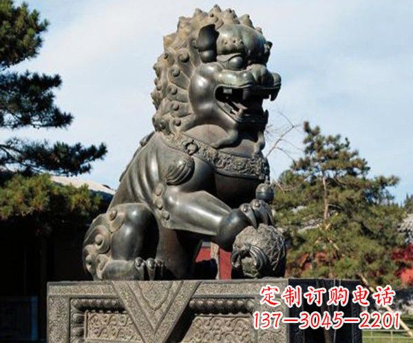 泰安完美融合中西文化的铜狮子雕塑