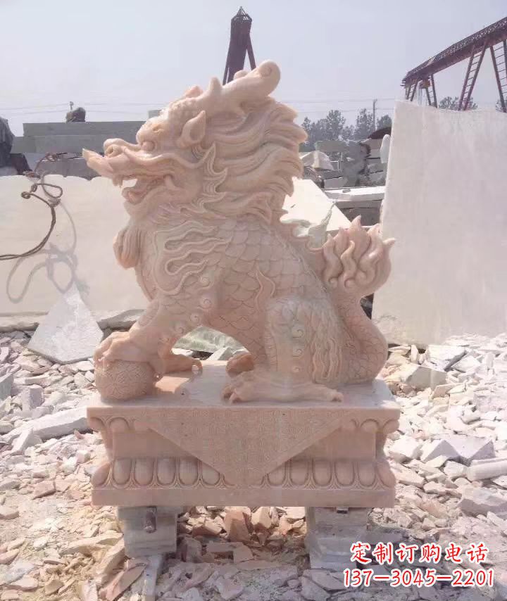 泰安标题:尊贵高贵,中领雕塑定制的精致石雕麒麟