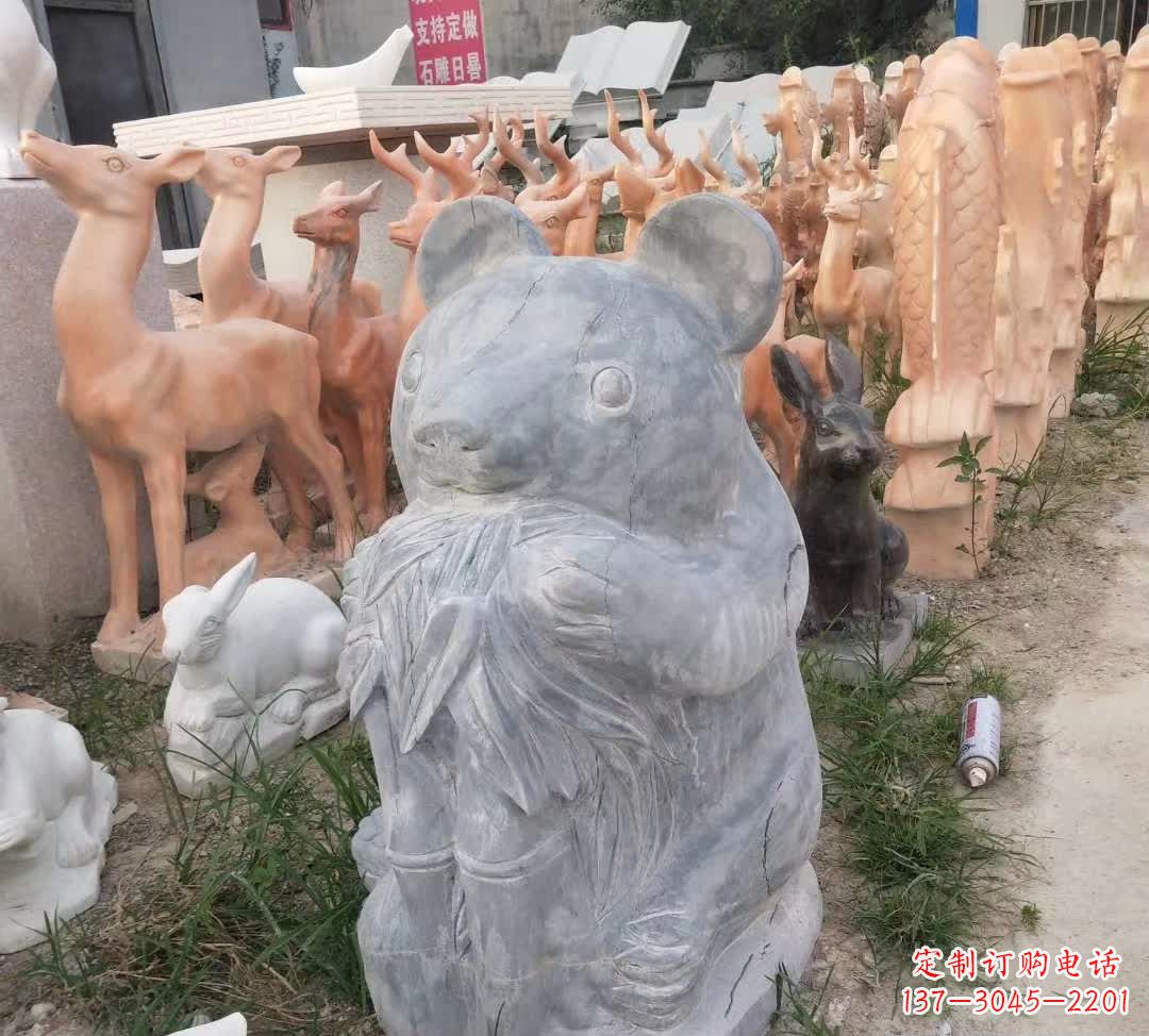 泰安青石熊猫雕塑,传承古典文化
