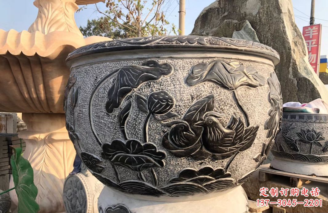 泰安荷花浮雕鱼缸雕塑,让空间更加生机勃勃