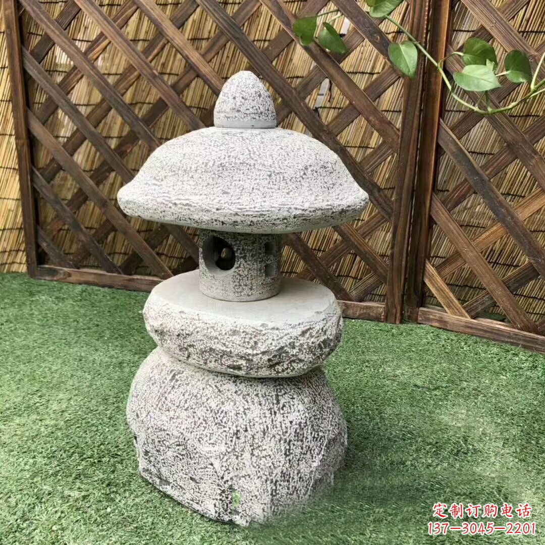泰安青石仿古灯笼雕塑,实现仿古风格的彰显