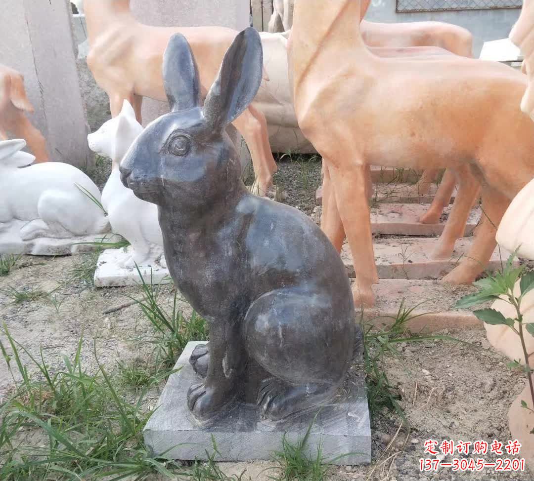 泰安青石公园兔子雕塑,实惠的艺术装点
