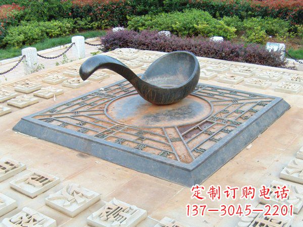 泰安青铜司南指南针:体现传统文化的精致雕塑