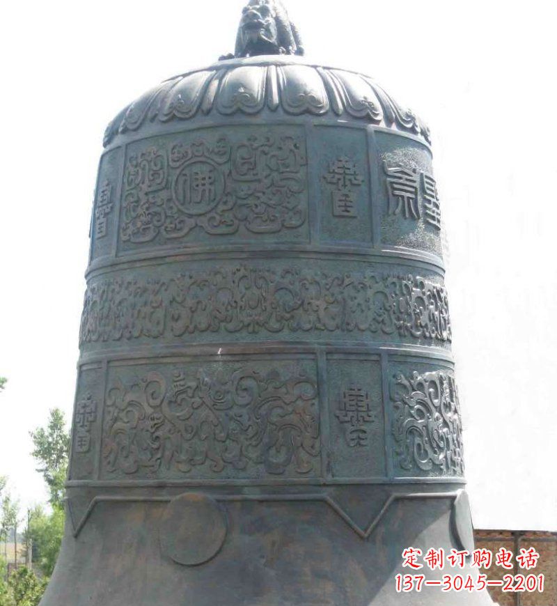 泰安传统唢呐青铜钟雕塑,传递节日的祝福