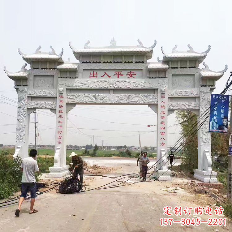 泰安质朴粗犷的三间四柱农村石牌坊雕塑
