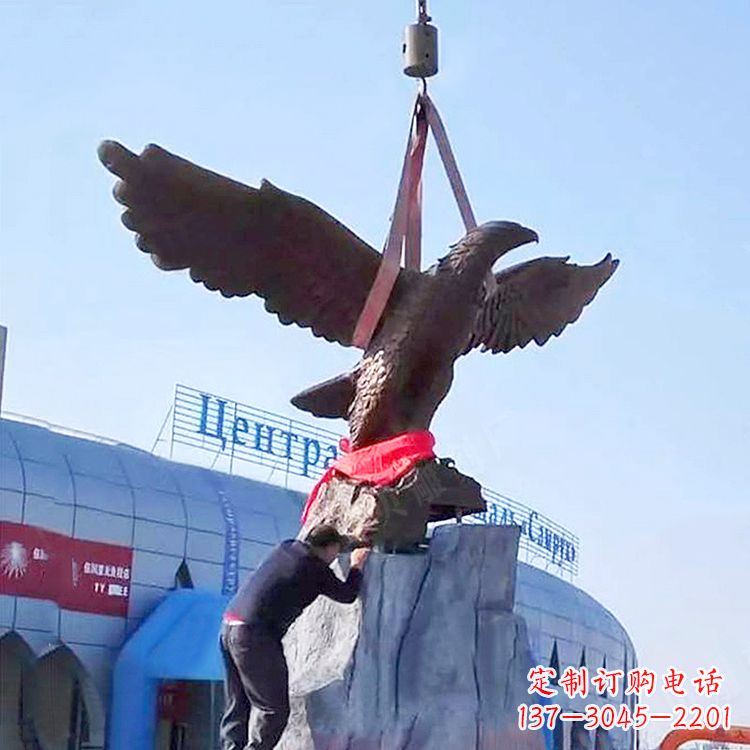 泰安中领雕塑定制大型老鹰铜雕景观
