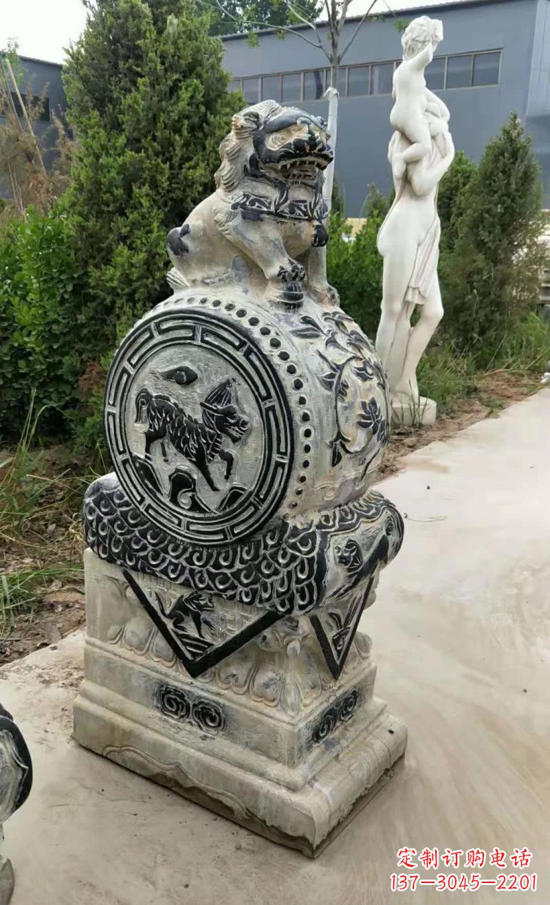 泰安狮子抱鼓石雕塑,象征力量与美感
