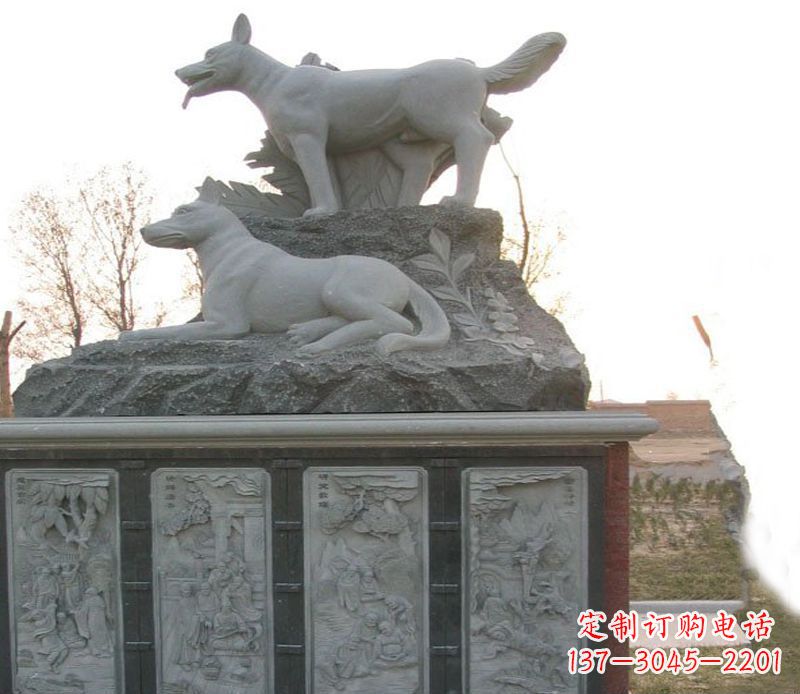 泰安体现艺术灵感的两只狗公园动物雕塑