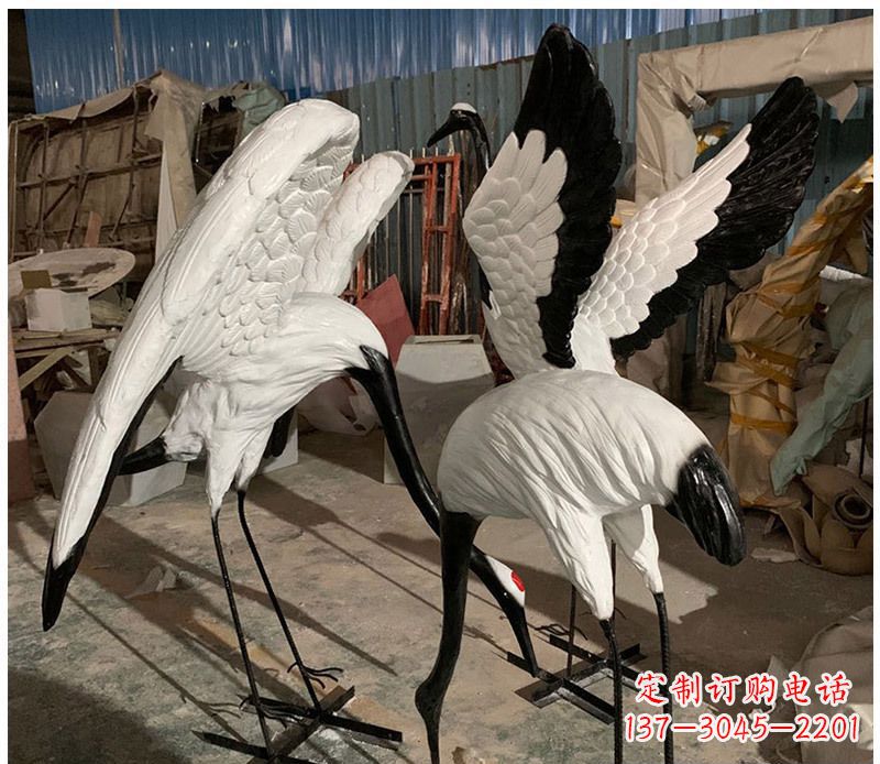 泰安石雕展翅丹顶鹤动物雕塑