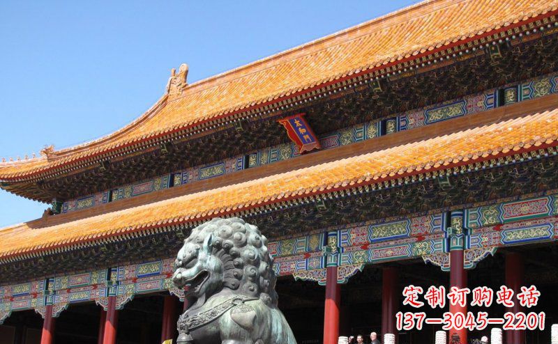 泰安寺庙门口青铜狮子雕塑