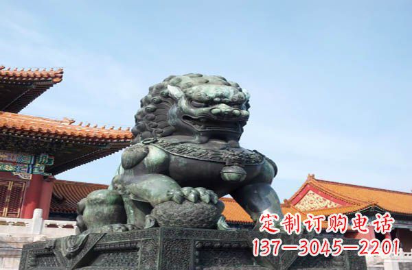 泰安寺庙门口狮子铜雕