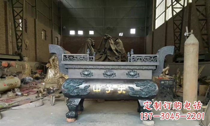 泰安寺庙香炉铜雕_2