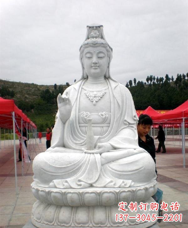 泰安寺庙坐式观音雕像