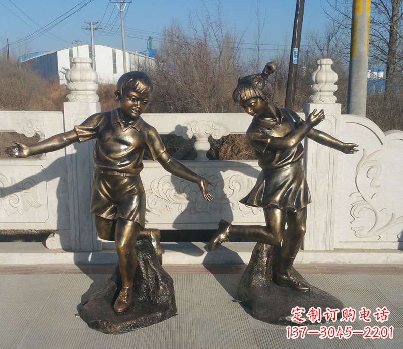 泰安踢毽子的儿童铜雕