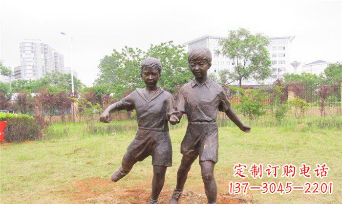 泰安踢足球公园人物铜雕 (2)
