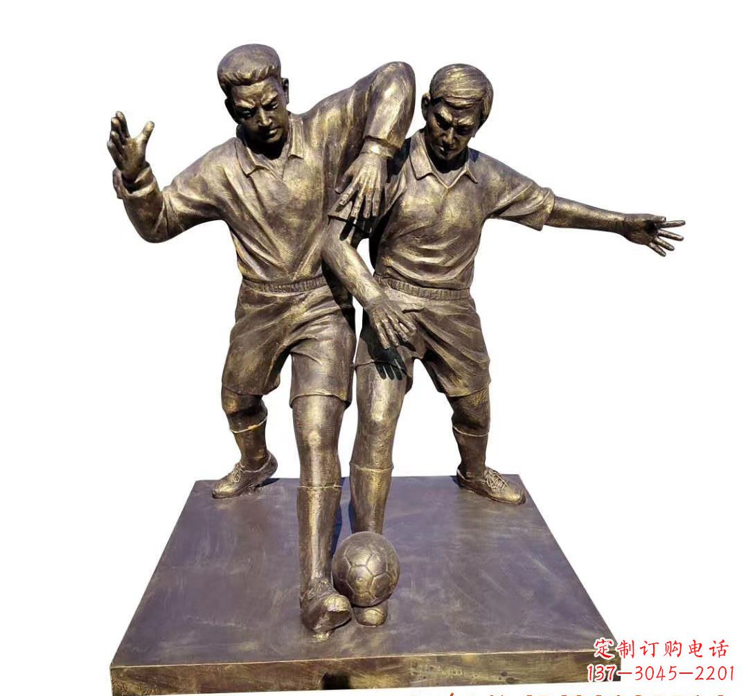 泰安踢足球人物铜雕