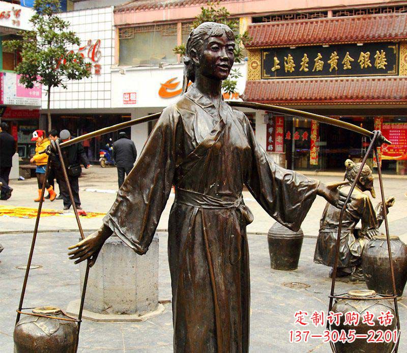 泰安挑着罐子的古代女人铜雕