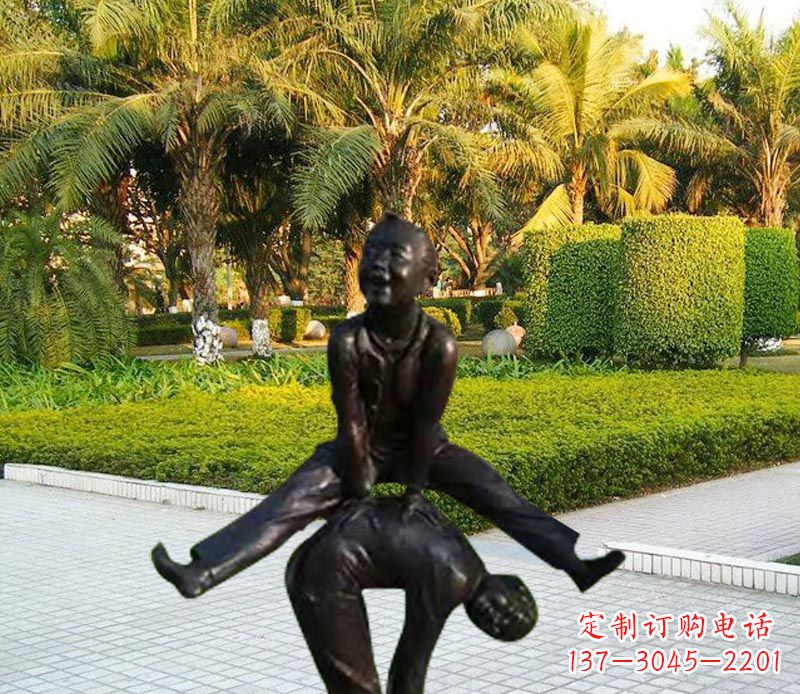 泰安跳山羊的儿童铜雕
