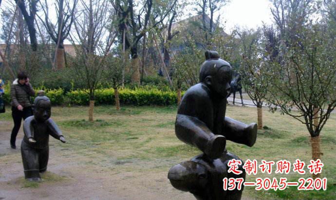 泰安跳山羊公园人物铜雕