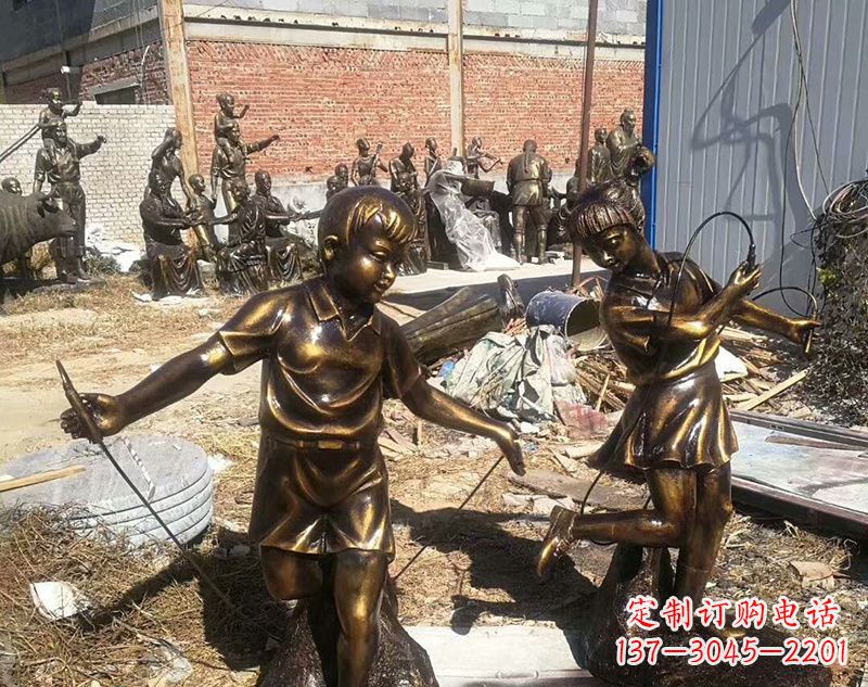 泰安跳绳的儿童铜雕