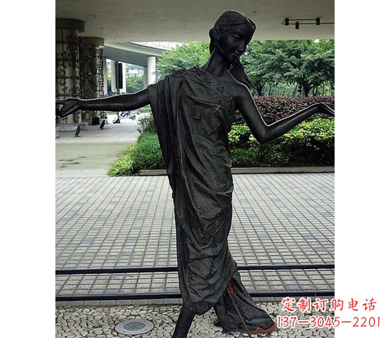 泰安跳舞的女孩街边景观铜雕