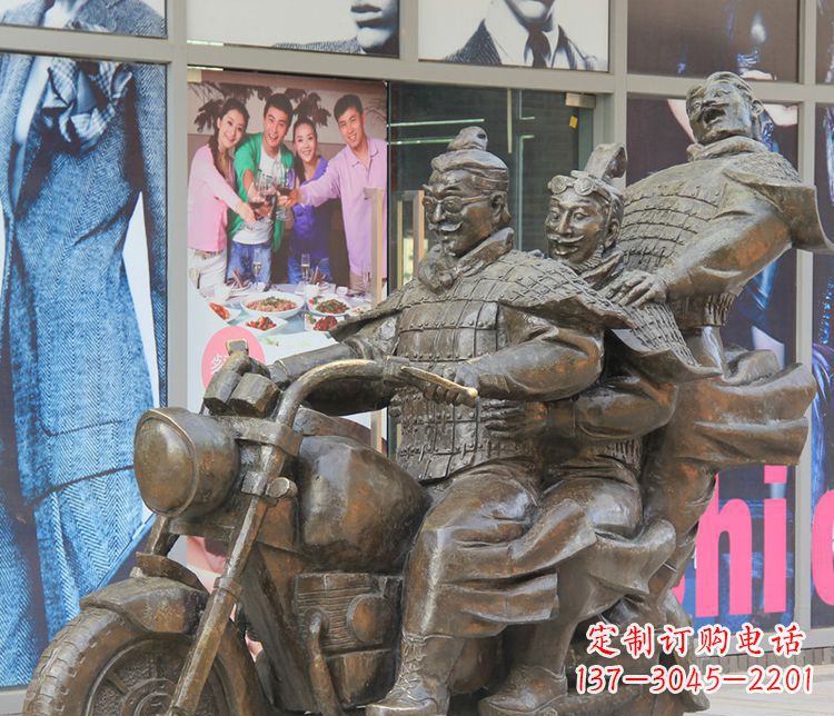 泰安铜雕步行街骑摩托人物雕塑