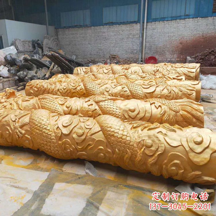 泰安铜雕广场龙柱