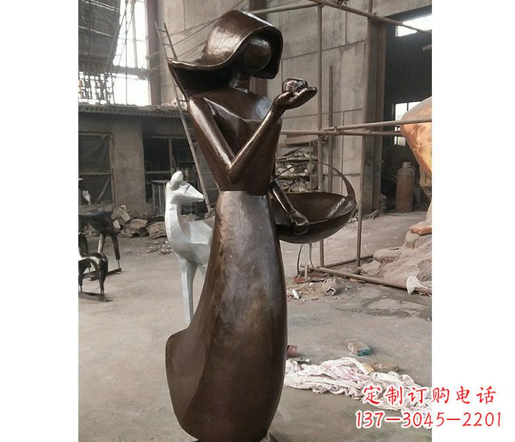 泰安铜雕逛街女孩人物雕塑