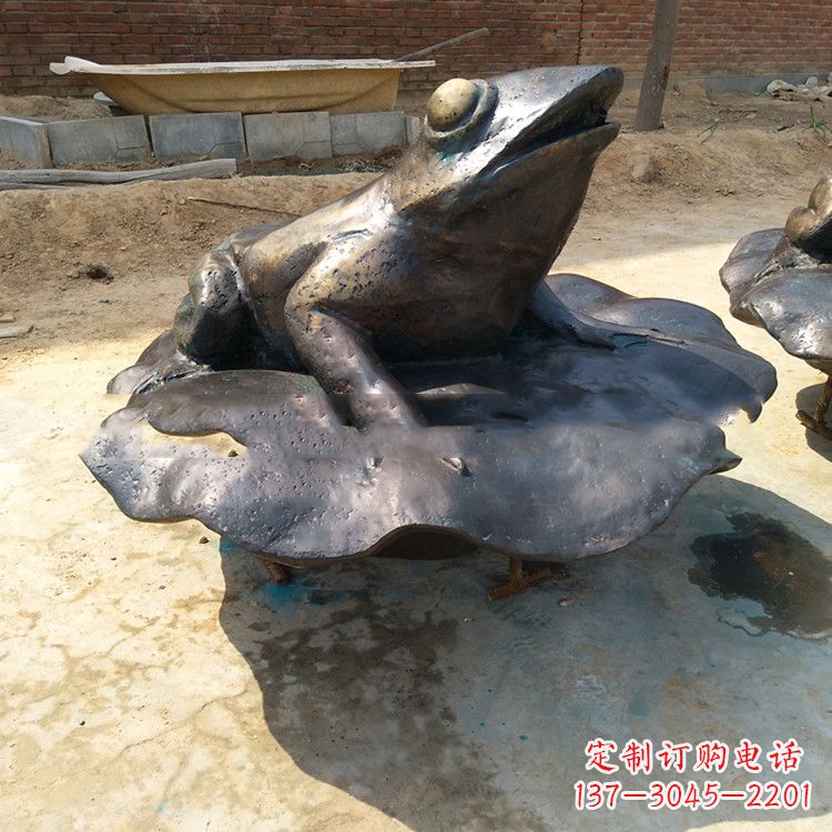 泰安铜雕青蛙喷水雕塑