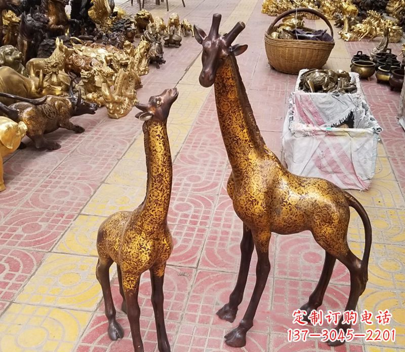 泰安铜雕长颈鹿