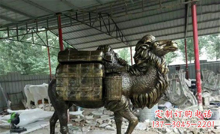 泰安拖行李的骆驼动物铜雕 (2)