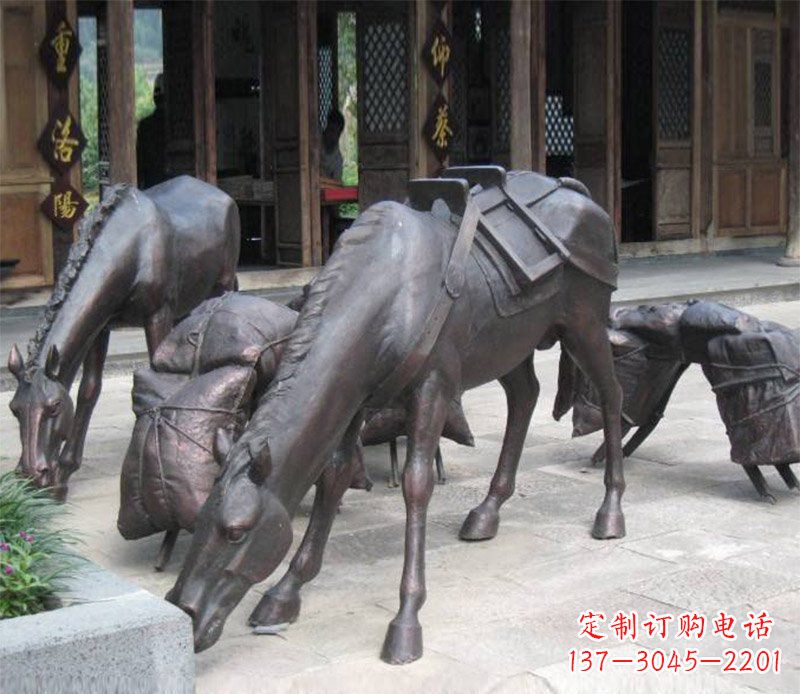 泰安拖行李的马动物铜雕