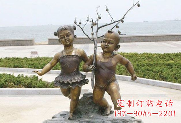 泰安玩耍的儿童铜雕