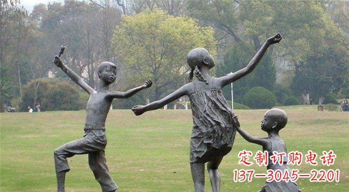 泰安玩耍的儿童公园人物铜雕