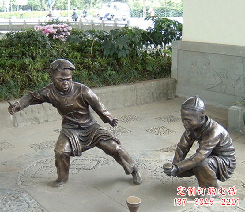 泰安玩陀螺的古代儿童铜雕