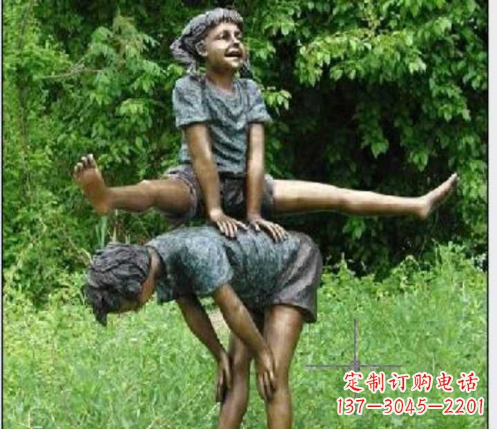 泰安玩跳山羊的儿童铜雕