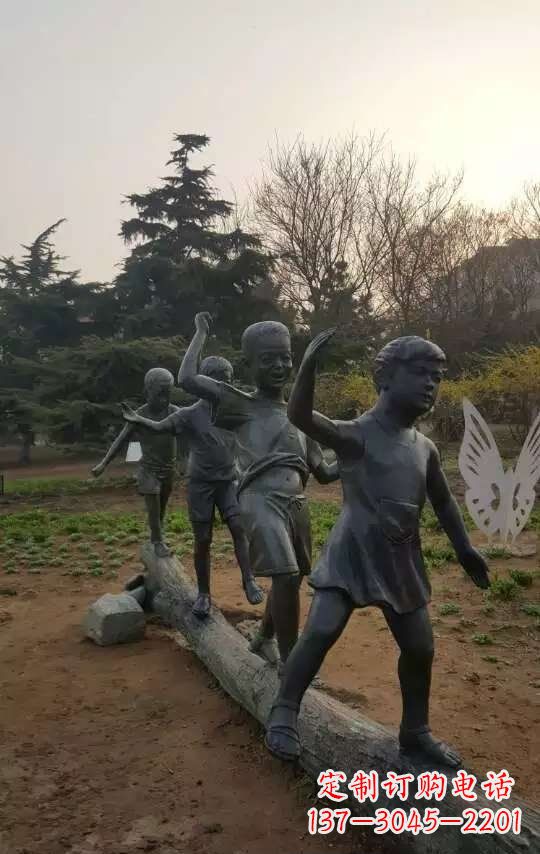 泰安玩走独木桥儿童铜雕
