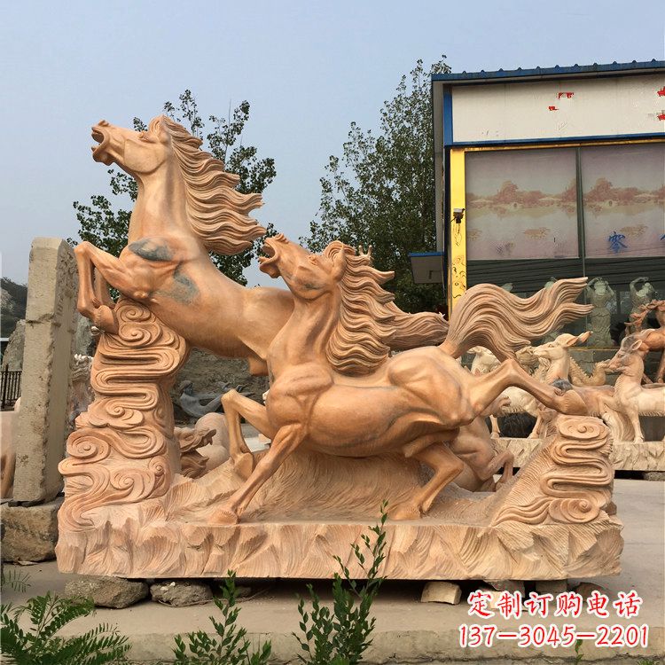 泰安晚霞红奔马群雕