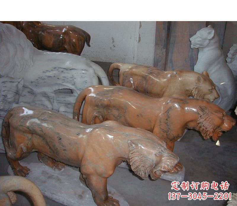 泰安晚霞红动物老虎石雕