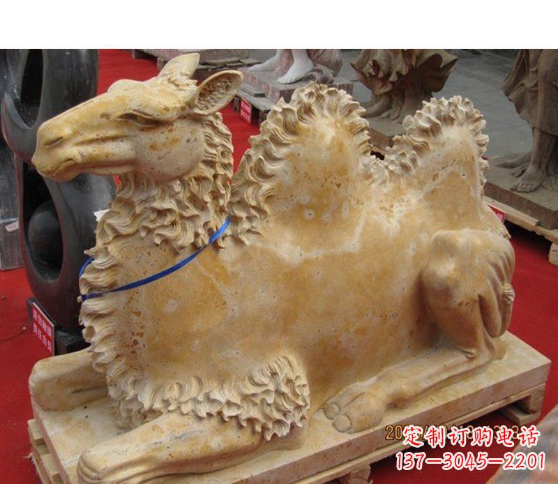 泰安晚霞红动物骆驼石雕