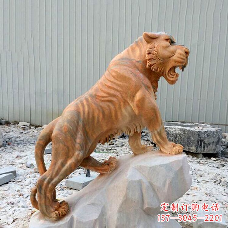 泰安晚霞红虎啸老虎动物石雕
