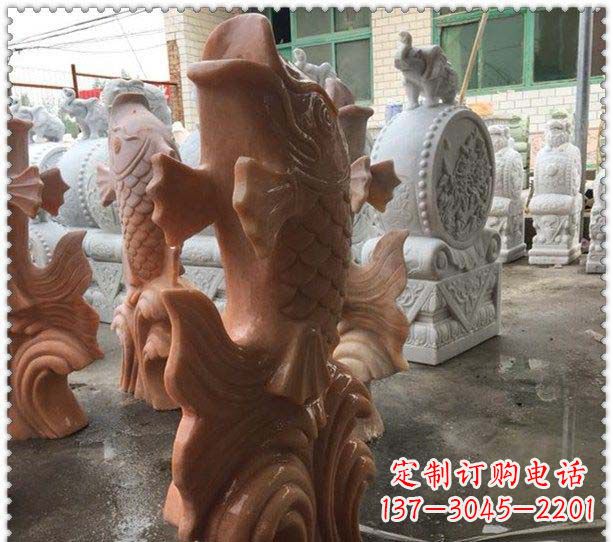 泰安晚霞红喷水鲤鱼公园石雕