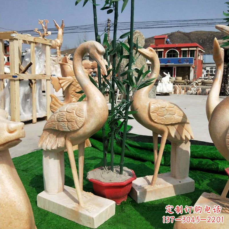 泰安晚霞红仙鹤石雕