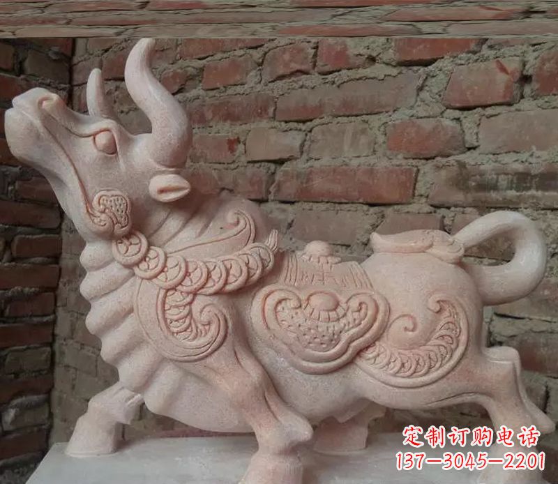 泰安晚霞红小牛雕塑